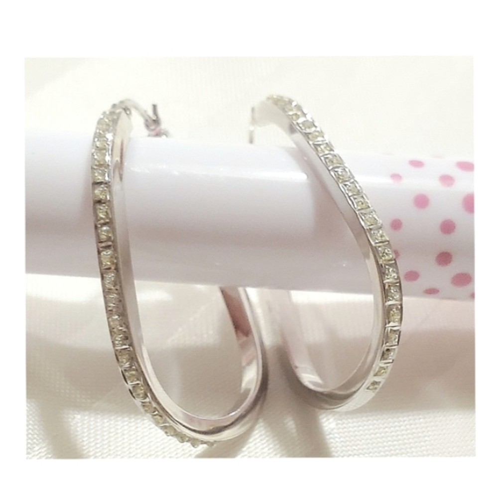 Sparkling Cubic Zirconias Oval Hoops with a Twist 925 Sterling Silver 1"